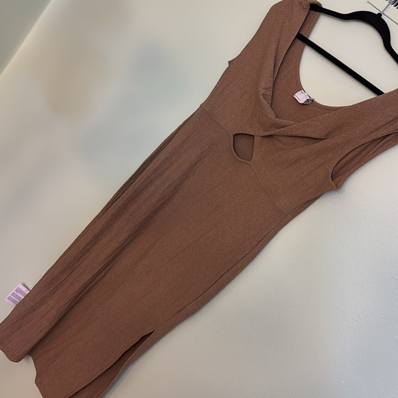 ASOS design one of the shoulder twist detail midi dress in mocha US 14 - Picture 2 of 5